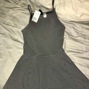 🆕 H&M Fit Flare Dress, Black/white